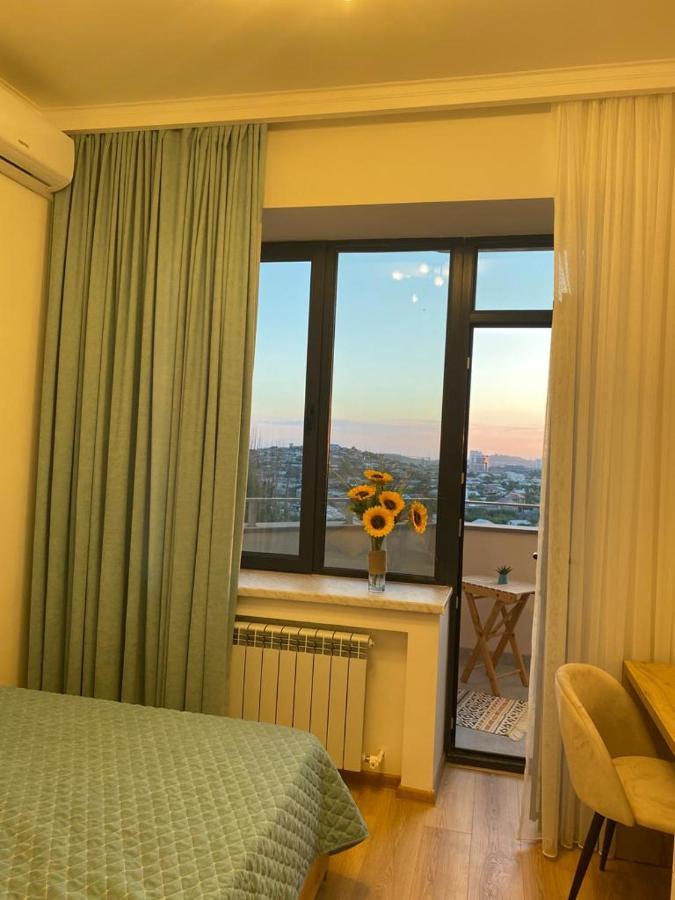 Beautiful Apartment With 3 Balconies In The Center Of Erevan Exterior foto