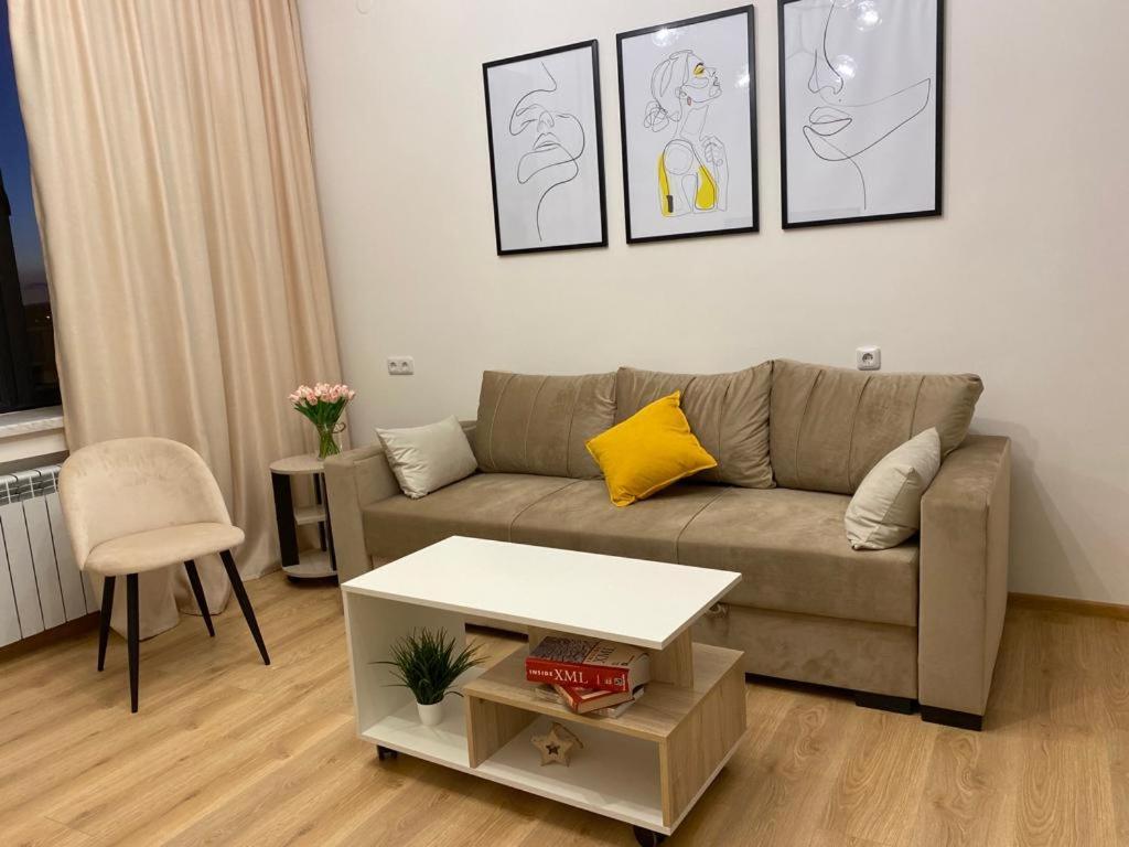 Beautiful Apartment With 3 Balconies In The Center Of Erevan Exterior foto