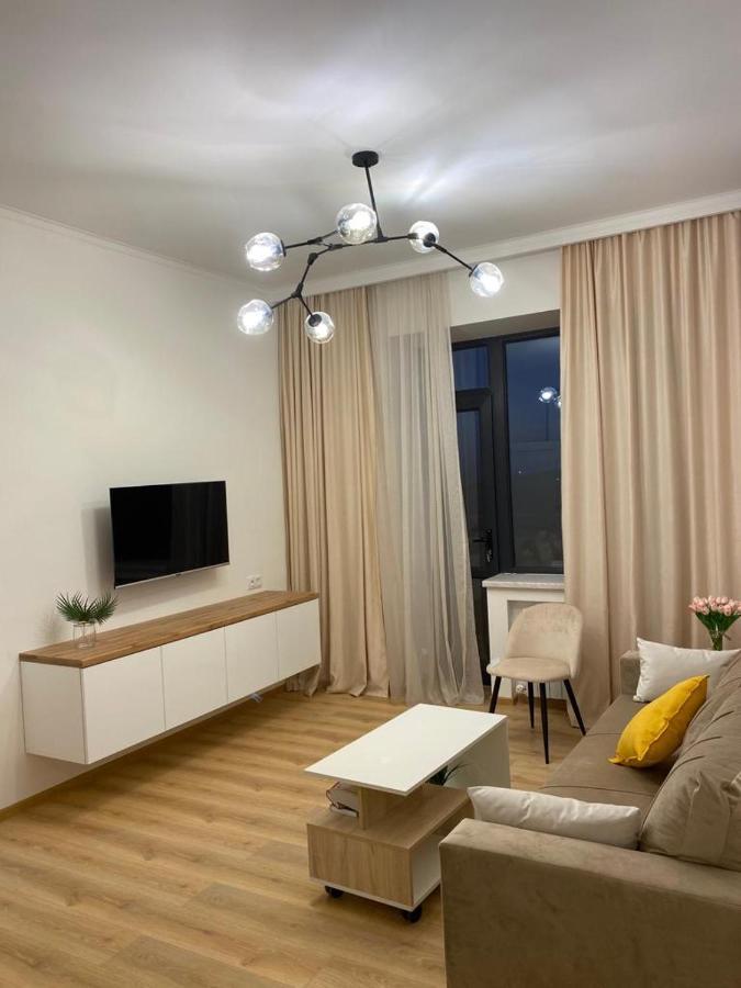 Beautiful Apartment With 3 Balconies In The Center Of Erevan Exterior foto