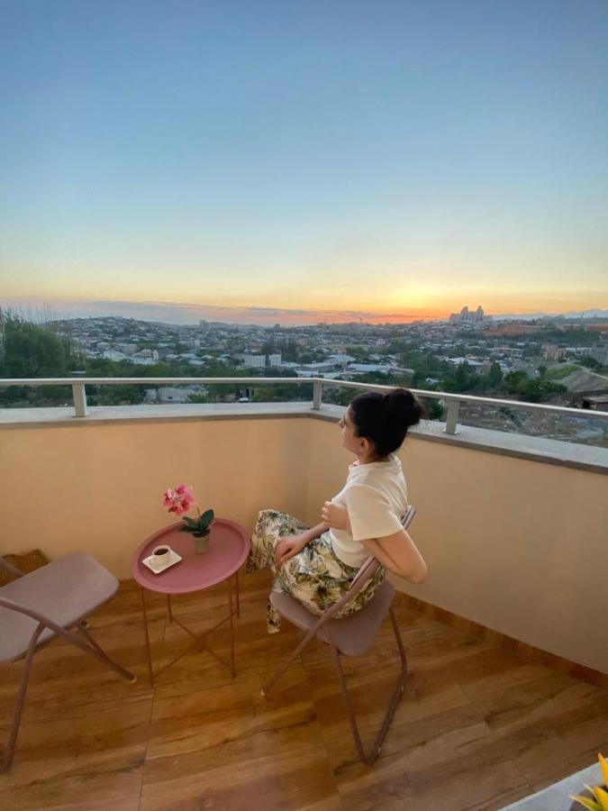 Beautiful Apartment With 3 Balconies In The Center Of Erevan Exterior foto