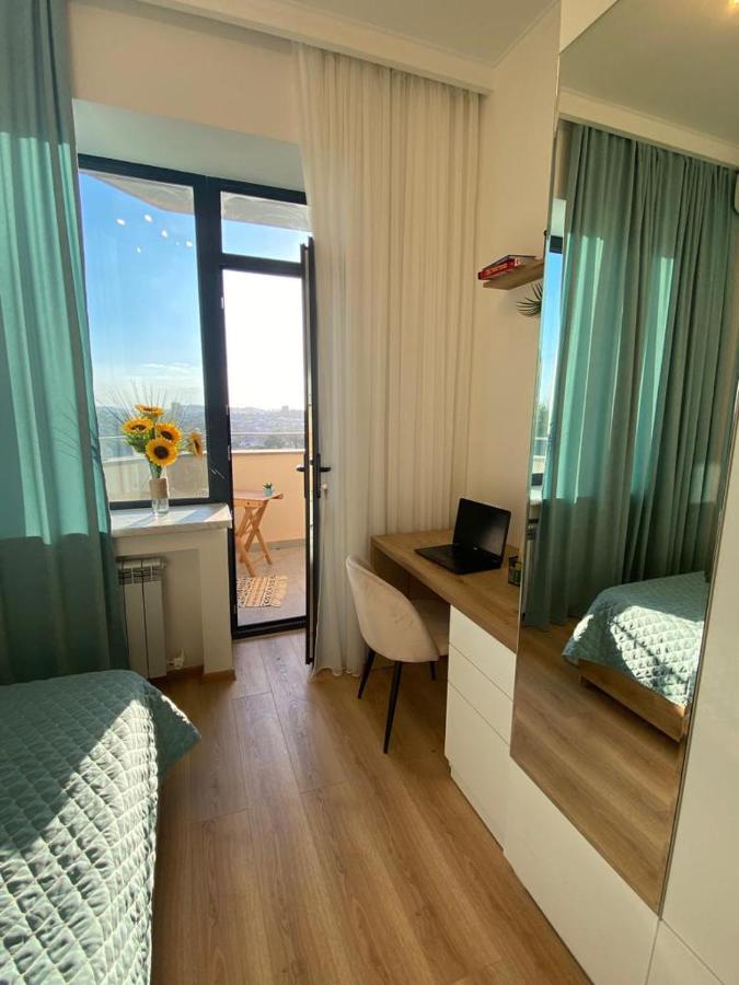 Beautiful Apartment With 3 Balconies In The Center Of Erevan Exterior foto