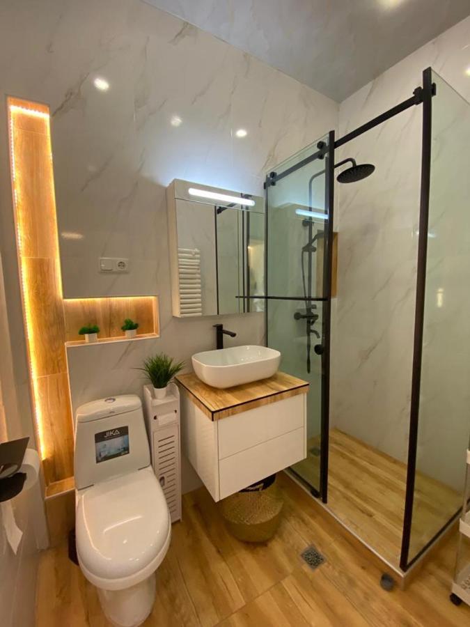 Beautiful Apartment With 3 Balconies In The Center Of Erevan Exterior foto